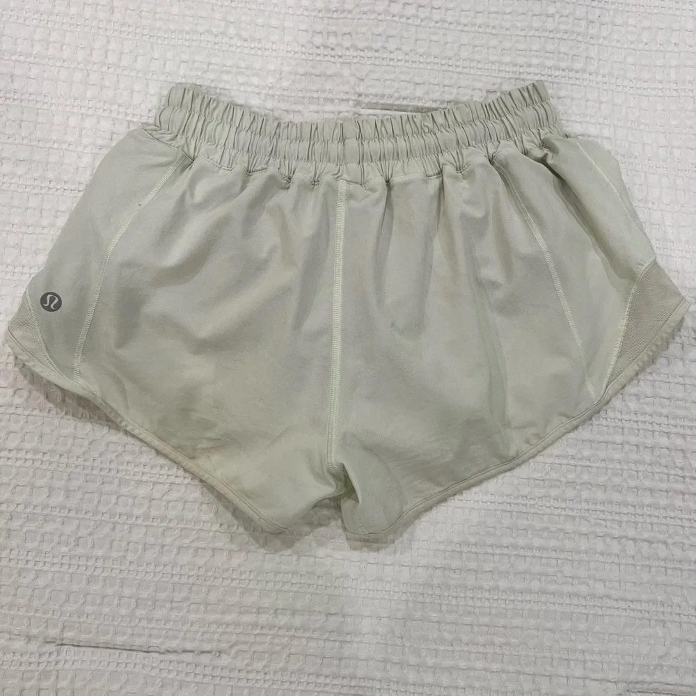 Lululemon Hotty Hots 2.5in, low rise, Elixir - Picture 4 of 7